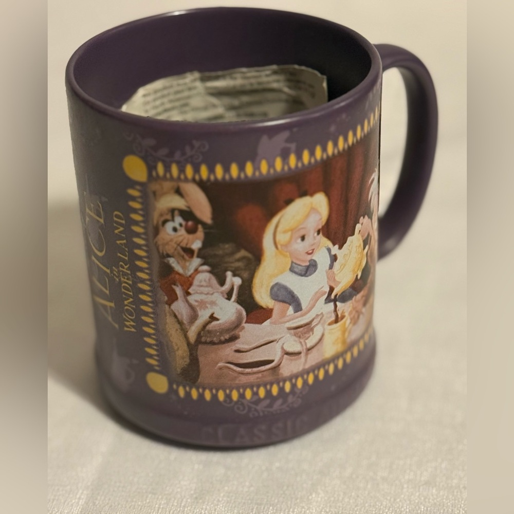 Disney Store Alice in Wonderland Classic Animation Collection 12 oz Mug New - Picture 4 of 6